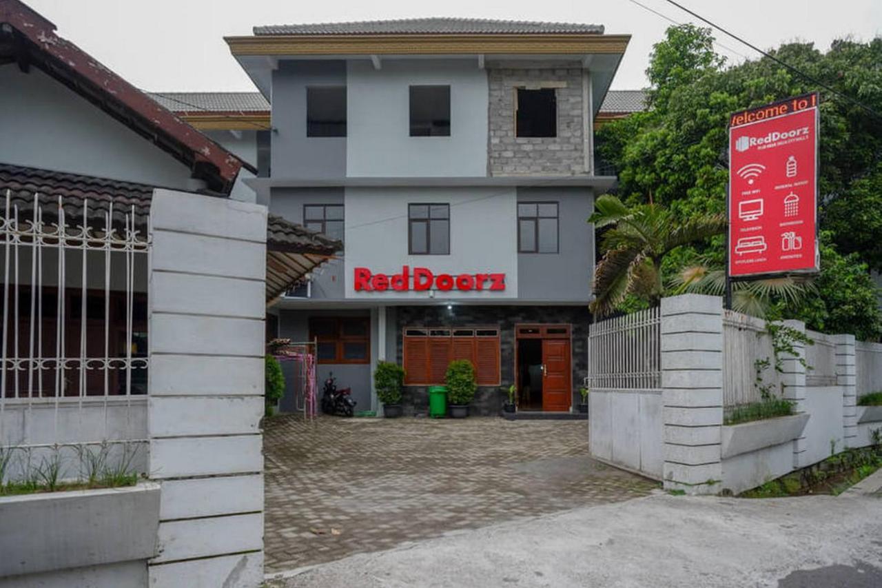 Reddoorz Near Jogja Mall 5 Hotel