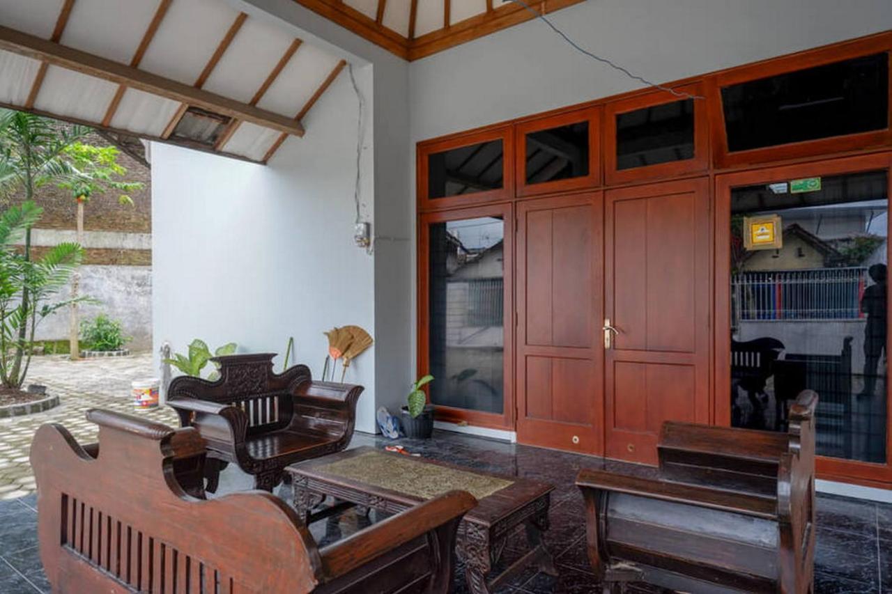 Hotel Reddoorz Near Jogja Mall 5 3*